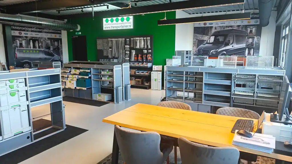 Showroom van Transportainer bedrijfswageninrichtingen