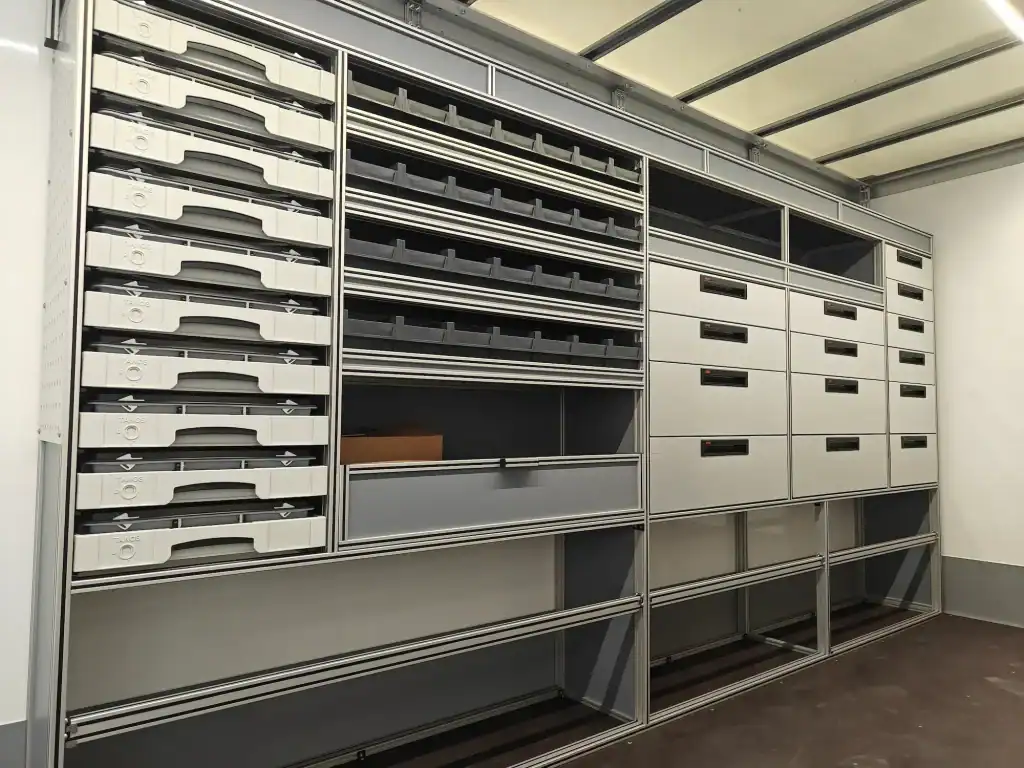 Bakwageninrichting van Transportainer met laden en voorraadbakken
